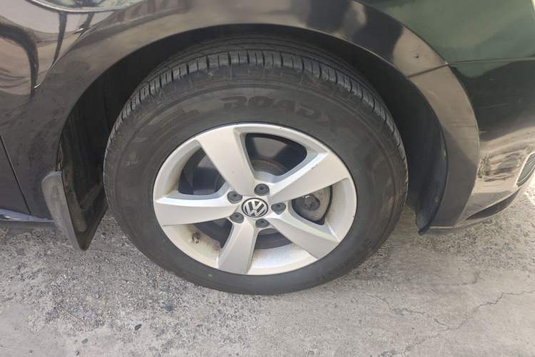 Used Volkswagen Lavida 2013 Revised Classic 1.6L Manual Fashion Edition Exterior 1