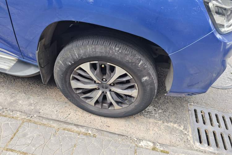 Used SAIC MAXUS T70 2021 2.0T Diesel Manual Two-Wheel Drive Entry-Level Version with Long Bed and High Ground Clearance
