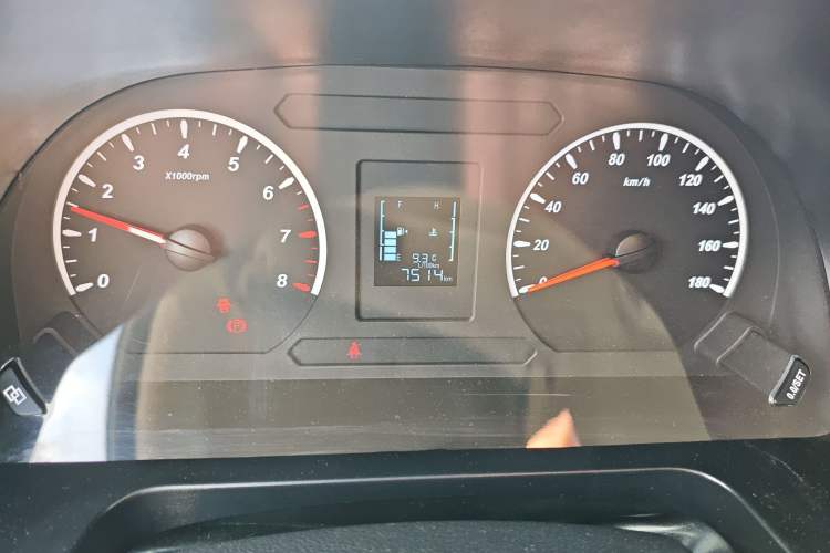 Used FORTHING Lingzhi 2023 M5 1.6L Practical Model 5 Seats