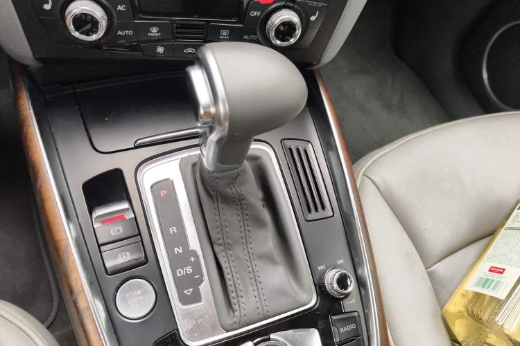 Used Audi Q5 2013 40 TFSI Technology Edition Gear Lever
