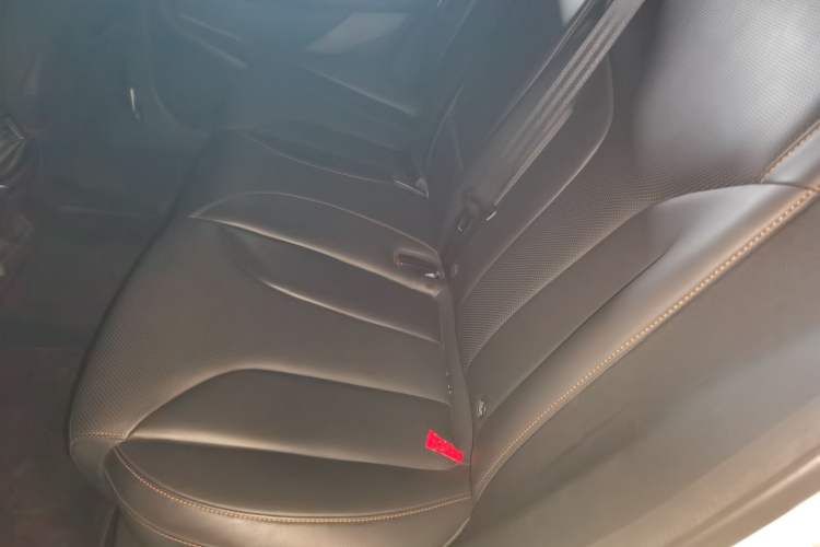 Used Roewe RX5 New Energy 2023 eRX5 Super Hybrid Prestige Edition Left Rear Seat