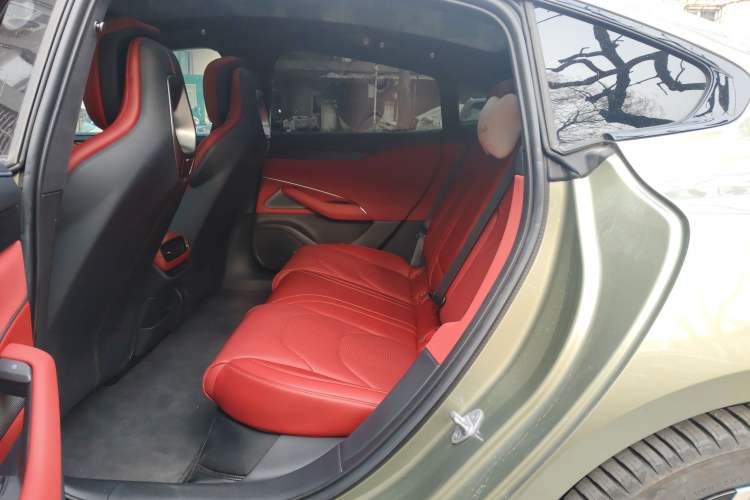 Used Xiaomi Auto SU7 2024 Four-Wheel Drive Ultra-Long Range Advanced Intelligent Driving Max Edition