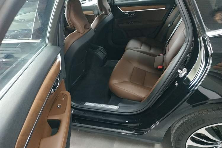 Used Volvo S90 2024 B5 Zhiyi Luxury Edition

