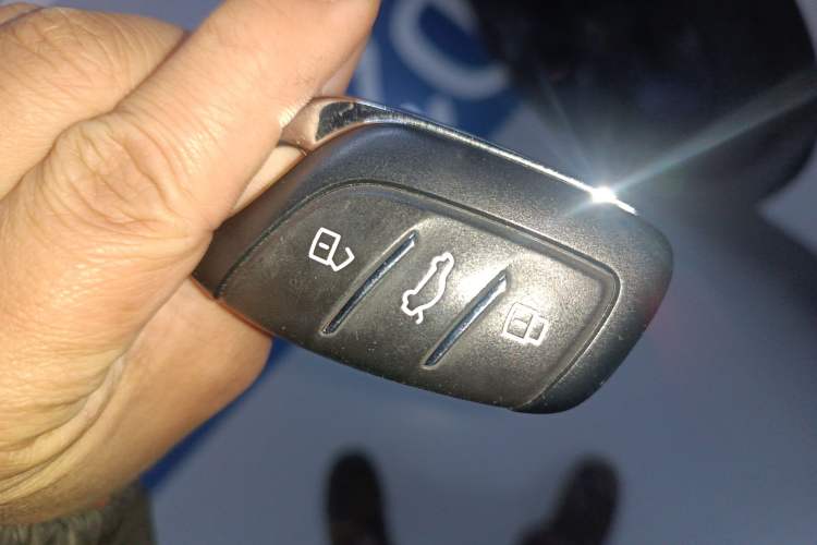 Used Roewe i6 MAX New Energy 2022 EV 600 Skyroof Flagship Edition
