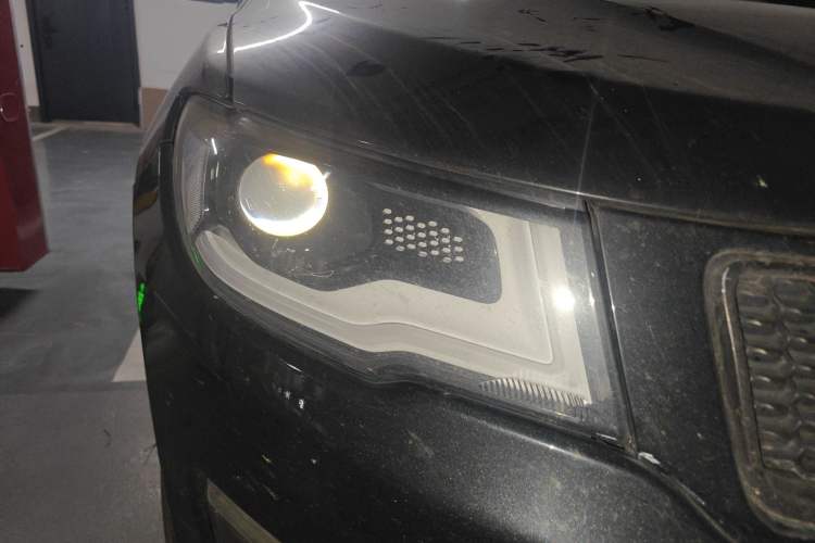 Used Jeep Compass 2017 200T Automatic Family Edition Right Front Headlight