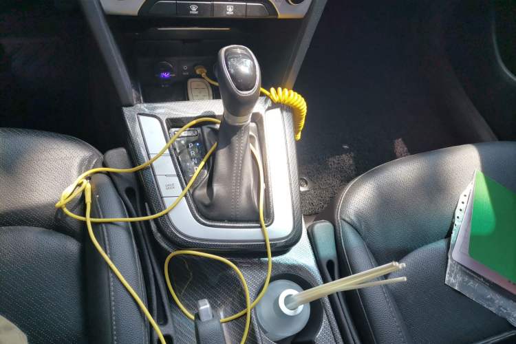 Used Hyundai Elantra (6th Generation / Lingdong) 2016 1.6L Automatic ZhiXuan · Luxury Version Gear Lever