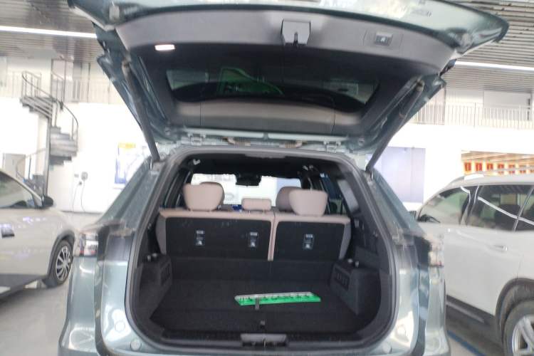 Used Fengyun T8 2025 1.5T 130km Deluxe Version 5 Seats Trunk