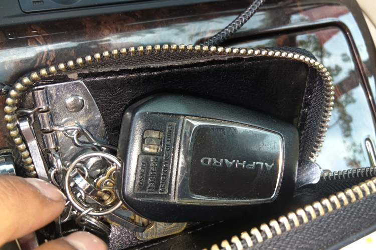 Used Toyota Alphard 2019 Dual-Engine 2.5L Luxury Edition Vehicle Key