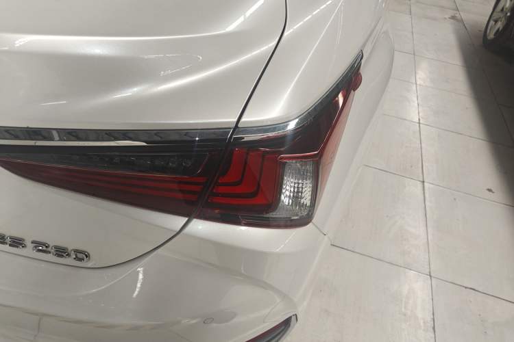 Used Lexus ES 2020 260 Excellence Edition
