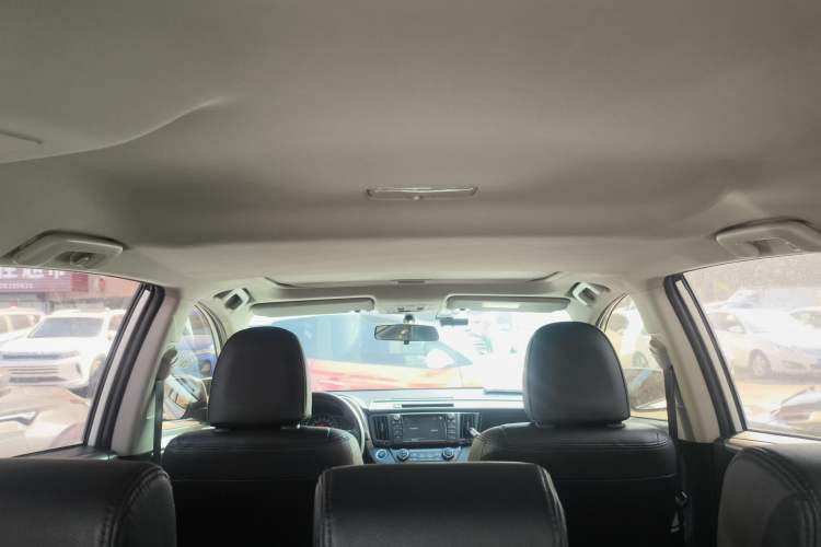 Used Toyota RAV4 2016 2.0L CVT Two-Wheel Drive Fashion Edition China V Standard
