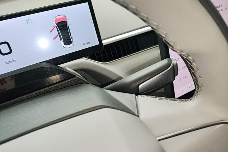 Used XPeng MONA M03 2024 620 with Ultra-Long Range Gear Lever