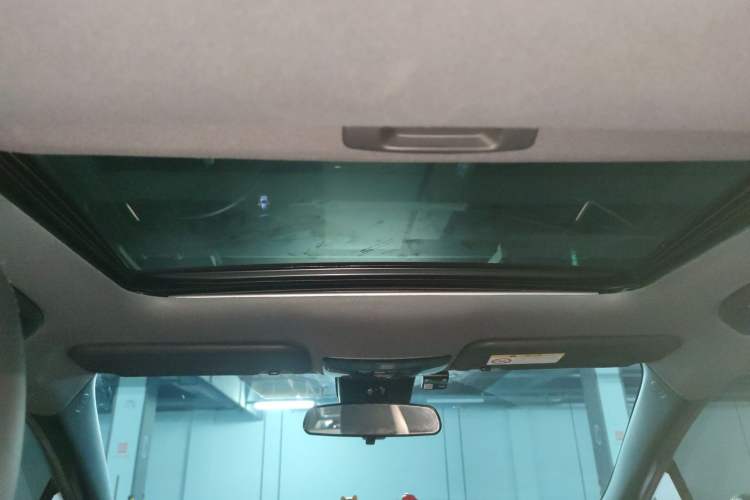 Used Toyota Levin 2019 Dual-Engine 1.8H E-CVT Luxury Edition China VI Standard
