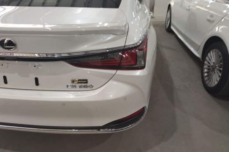 Used Lexus ES 2020 260 Excellence Edition Right Rear Taillight