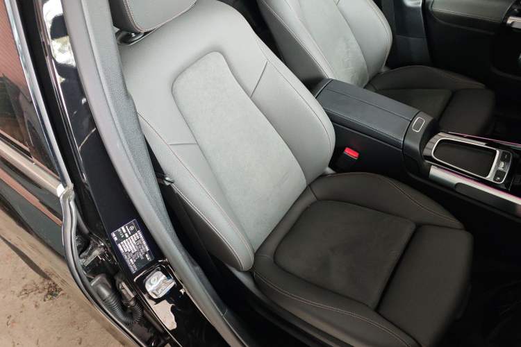 Used Mercedes-Benz EQB 2024 EQB 350 4MATIC Right Front Seat