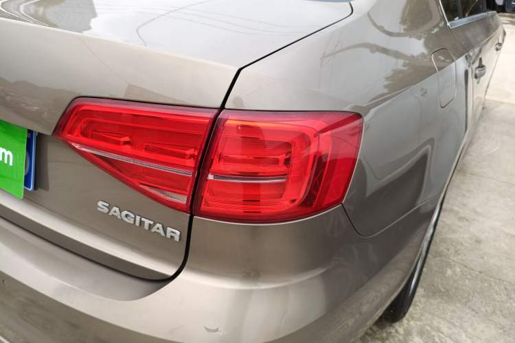 Used Volkswagen Sagitar 2015 1.6L Manual Comfort Model