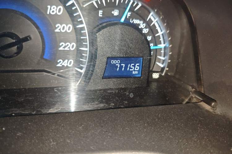 Used Toyota Camry 2013 2.5G Comfort Edition Odometer Close Up