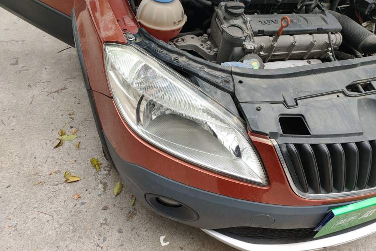 Used Skoda Fabia 2012 1.6L Scout Right Front Headlight