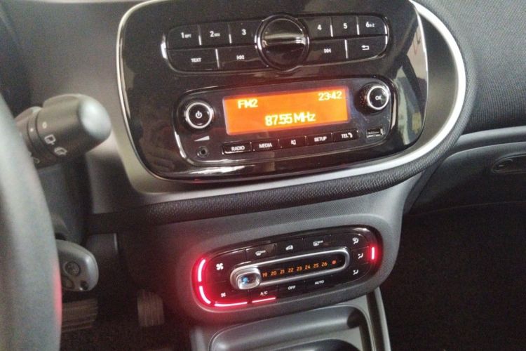 Used smart fortwo 2019 0.9T 66kW Hardtop Wind Power Edition China VI
