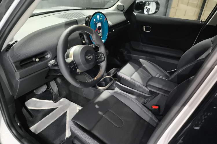 Used MINI MINI 2025 1.5T COOPER Classic Edition Five-Door Version
