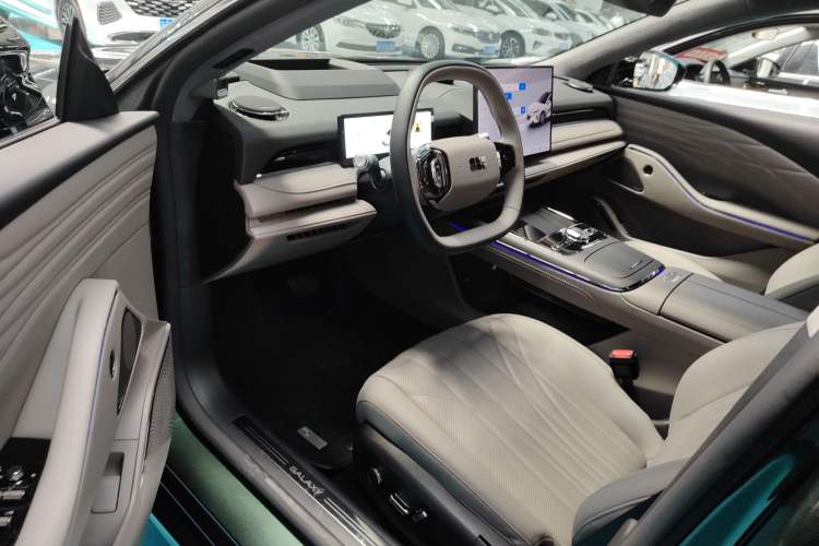 Used Geely Galaxy 8 2025 130km EM-P Starship Edition
