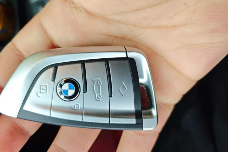 Used BMW 5 Series 2011 520Li Elegant Model
