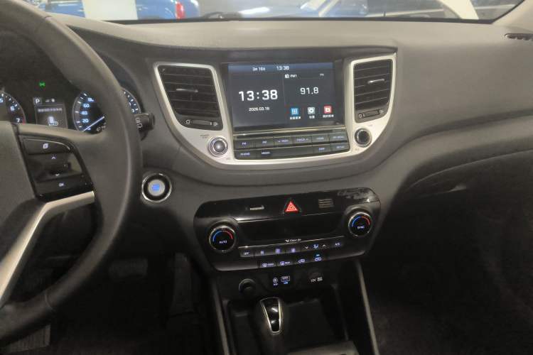 Used Hyundai Tucson 2018 1.6T Dual-Clutch Two-Wheel Drive 15th Anniversary Special Edition
