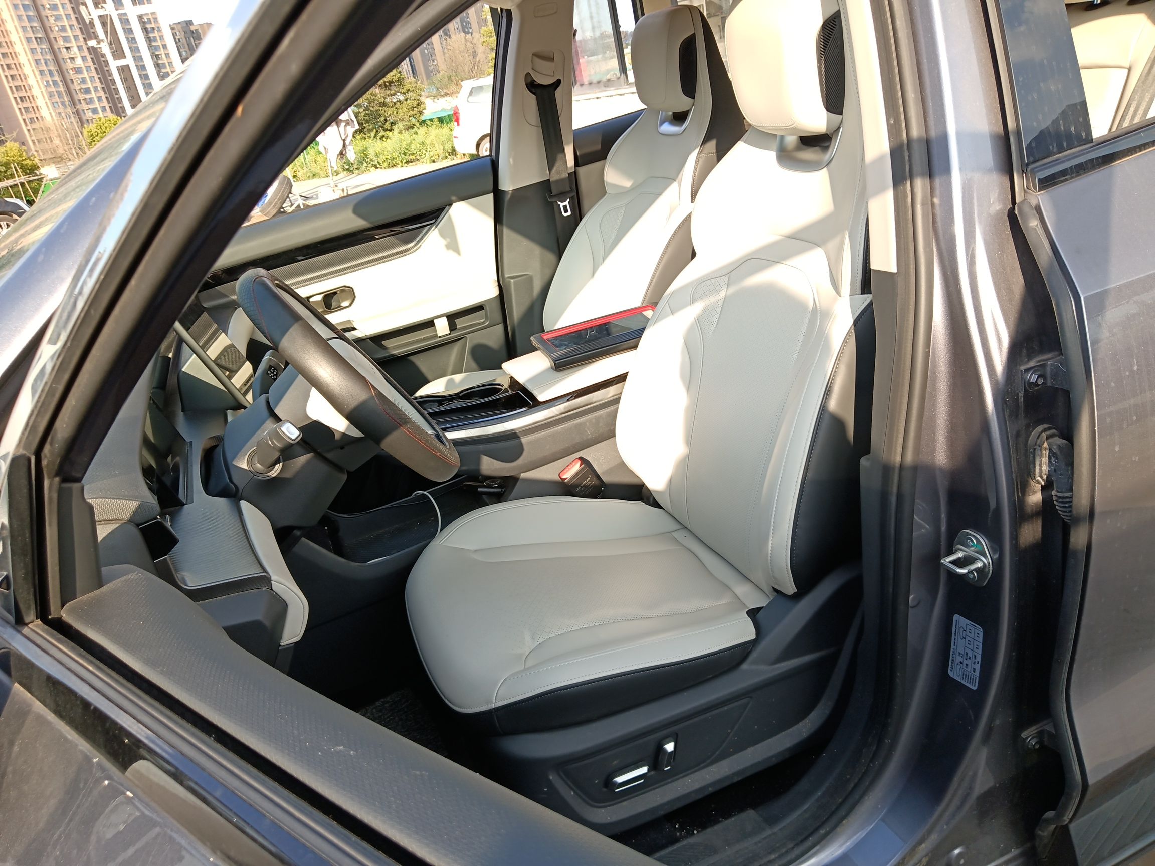 Переднее сиденье в автомобиле