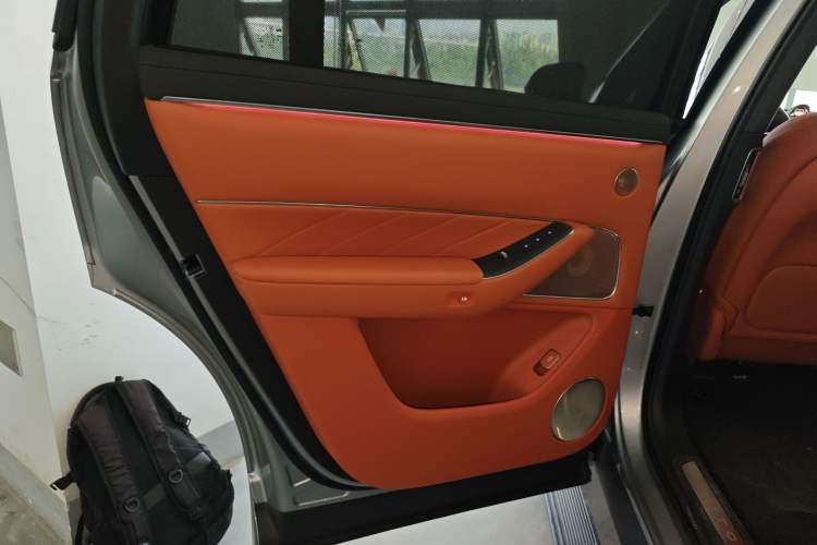 Used Hima AITO M8 2025 Extended-Range Ultra Version 53.4 kWh 5-Seater Edition Left Rear Door Interior