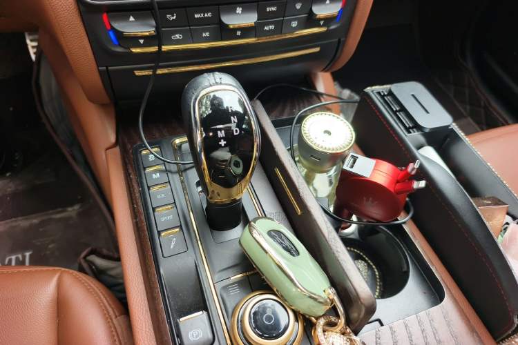 Used Maserati President 2017 3.0T Standard Model Gear Lever