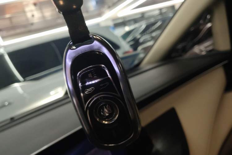 Used Buick GL8 2023 ES Lu Zun Deluxe Model
