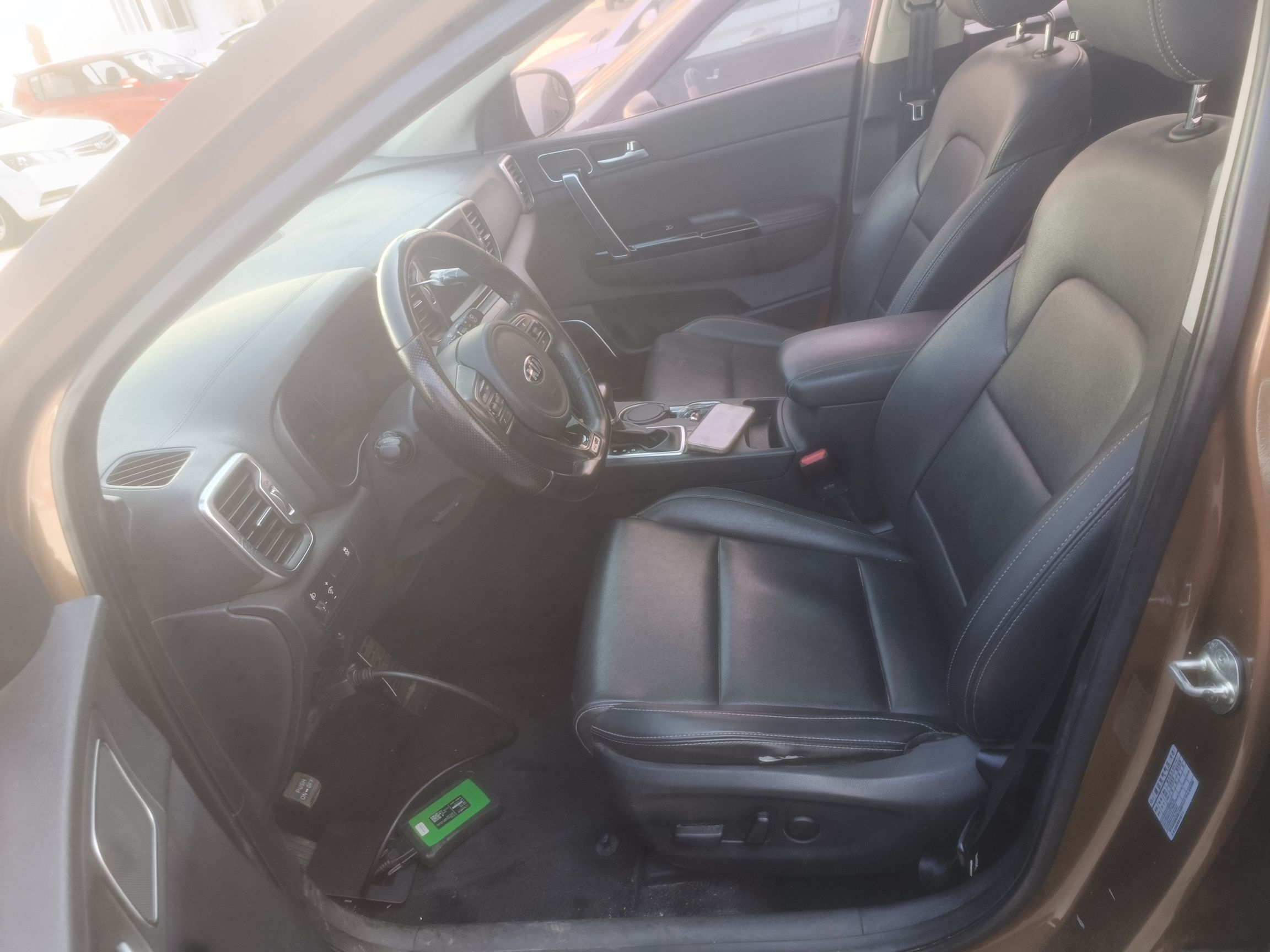 Переднее сиденье в автомобиле