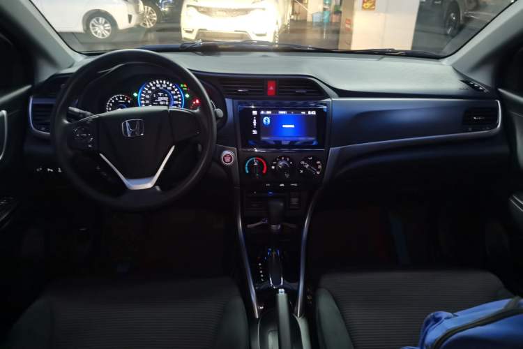 Used Honda Crider 2016 1.8L CVT Luxury Edition Center Console