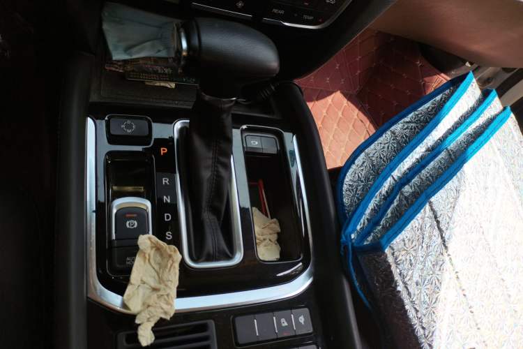 Used GAC Trumpchi GS8 2017 320T Two-Wheel Drive Luxury Smart Connectivity Version (7 Seats) Gear Lever