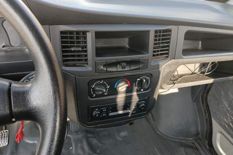 Used Wuling Zhiguang Small Truck 2020 1.2L Single Cab Audio And AC Panel
