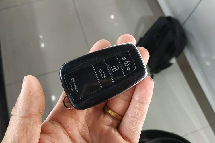 Used Toyota Avalon 2019 Dual-Engine 2.5L Luxury Edition China VI Standard Vehicle Key