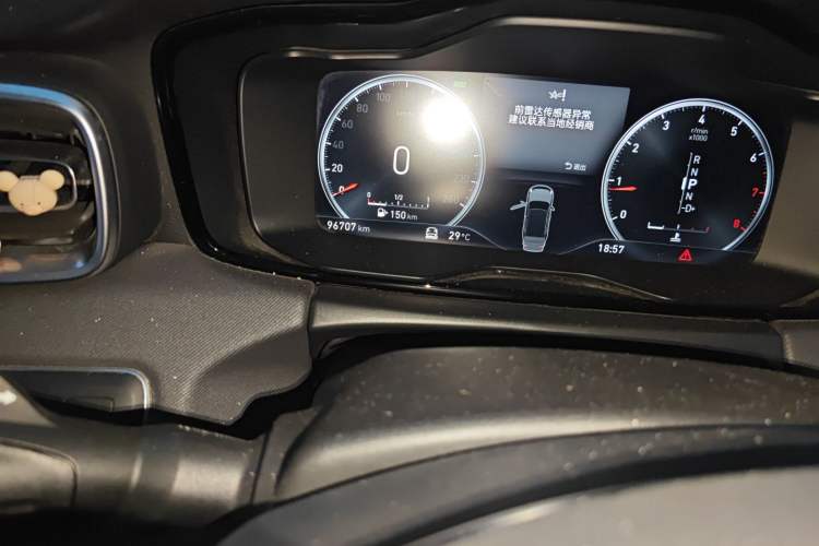 Used Lynk & Co 01 2017 2.0T Four-Wheel Drive Pro Edition Odometer Close Up