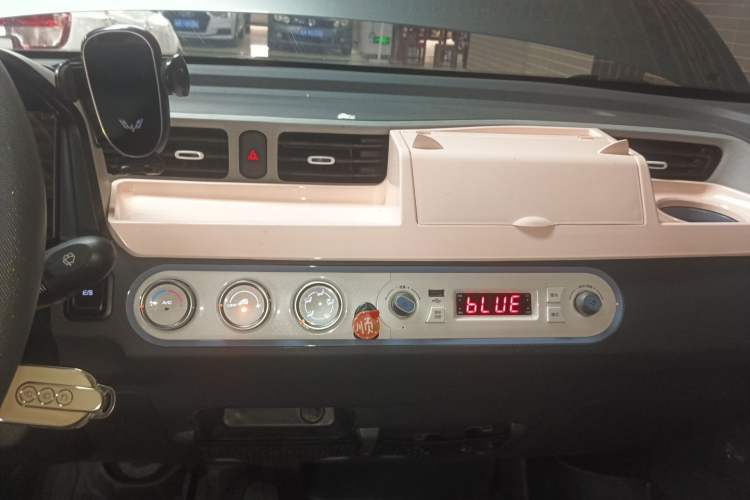 Used Wuling Hongguang MINIEV 2022 Macaron Premium Model – Lithium Iron Phosphate Audio And AC Panel