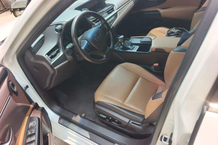 Used Lexus ES 2020 300h Premier Edition Left Front Seat