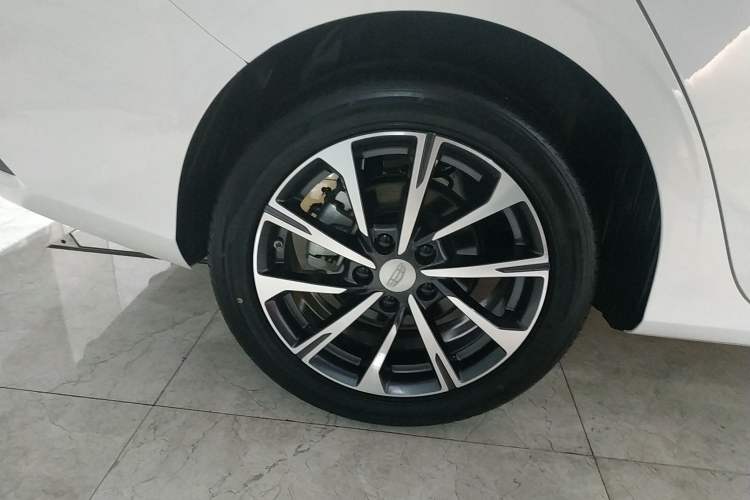 Used Geely Auto Emgrand 2025 4th Generation 1.5L CVT Flagship Version
