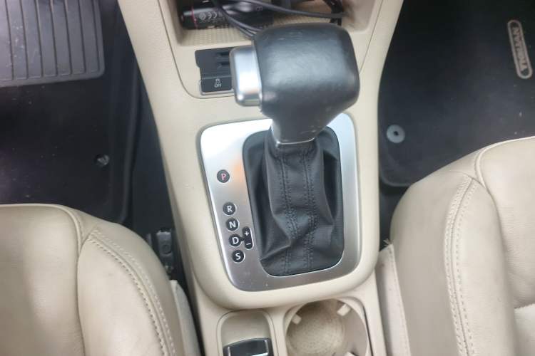 Used Volkswagen Tiguan 2010 1.8 TSI Automatic Two-Wheel Drive Trend Edition Gear Lever