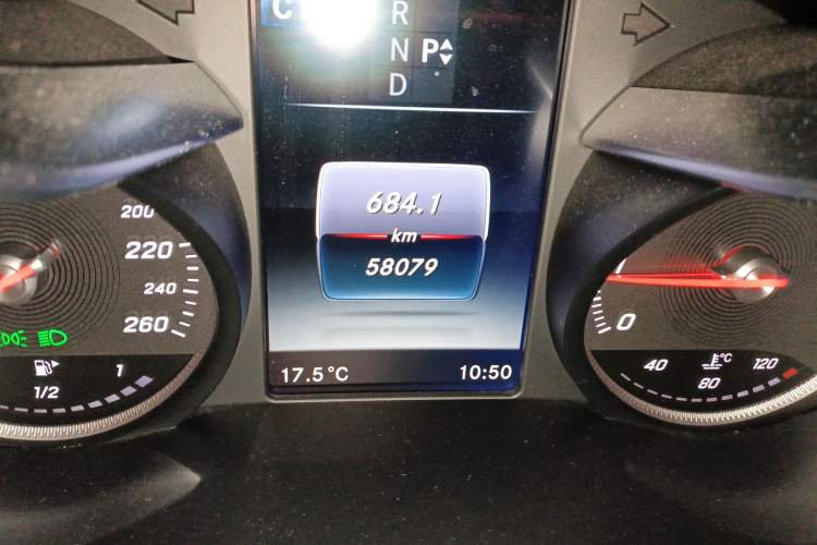 Used Mercedes-Benz C-Class 2016 C 200 L Sport Edition Odometer Close Up