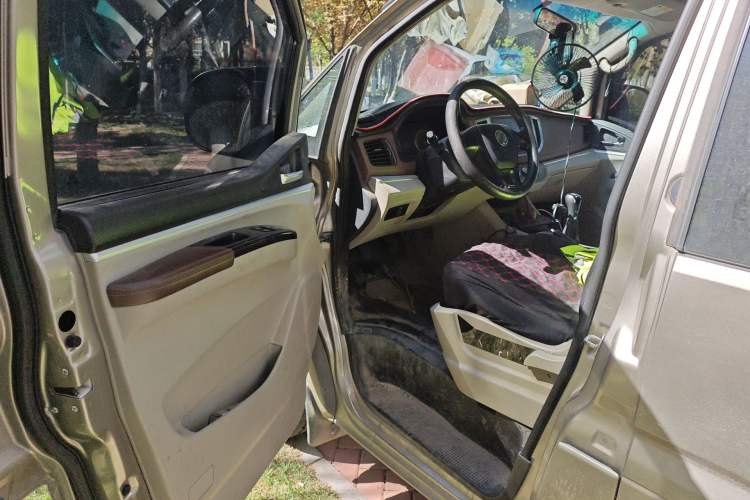 Used FORTHING Lingzhi 2019 Facelifted M5L 1.6L 7-Seater Base Model China VI Standard