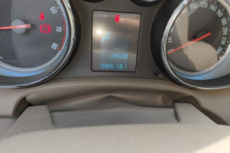 Used Buick GT 2011 GT 1.8L Automatic Fashion Edition Leather Model Odometer Close Up