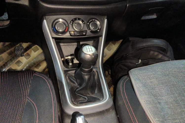 Used Suzuki S-Cross 2014 1.6L Manual Two-Wheel Drive Entry Model Gear Lever