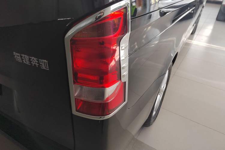 Used Mercedes-Benz Vito 2018 2.0T Elite Version 7 Seats China VI Emission Standard
