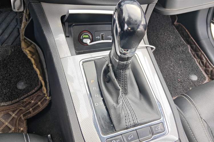 Used Roewe RX5 2016 30T Two-Wheel Drive Automatic Internet Smart Edition