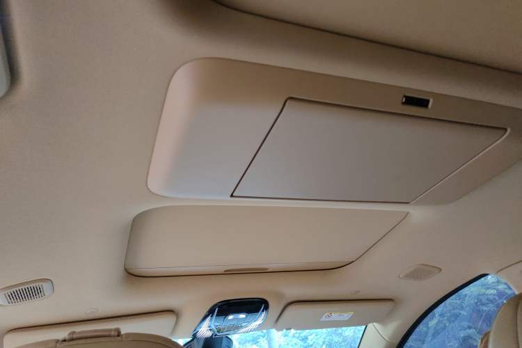 Used VOYAH Dream 2025 PHEV Four-Wheel Drive Prestige Kunpeng Edition
