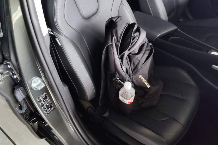 Used Hyundai Elantra 2023 1.5L CVT LUX Prestige Edition Right Front Seat