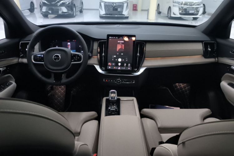 Used Volvo XC90 2025 Facelifted B6 Zhiyuan Luxury Version with 6 Seats
