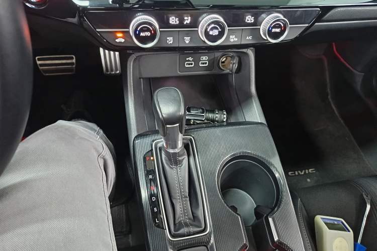 Used Honda Civic 2022 240TURBO CVT Dynamic Edition Gear Lever
